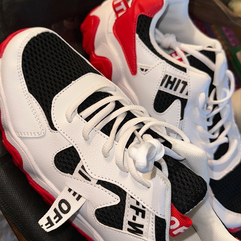 ‎Sneaker